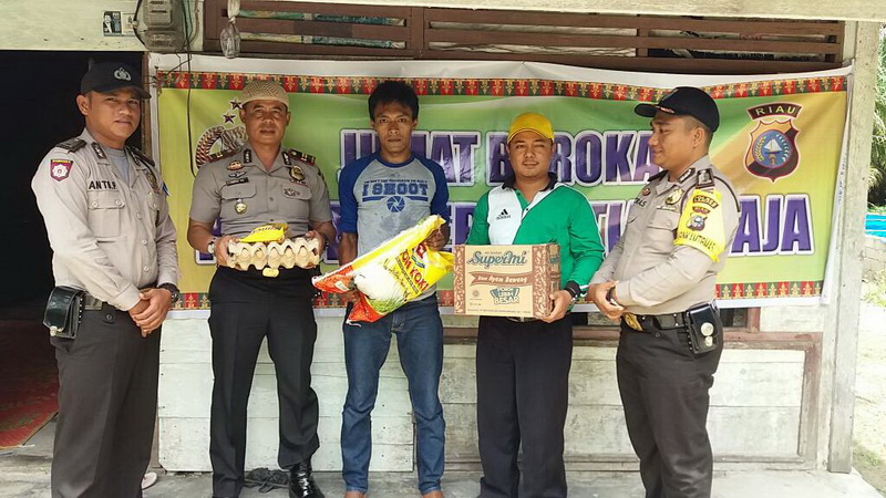 Kapolsek Perhentian Raja Bantu Warga Kurang Mampu Derita Lumpuh
